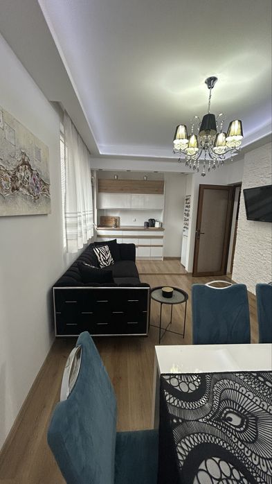 Продава се Четиристаен апартамент в Бургас, Център - 94 кв.м за 1438 €/кв.м - Снимка #1