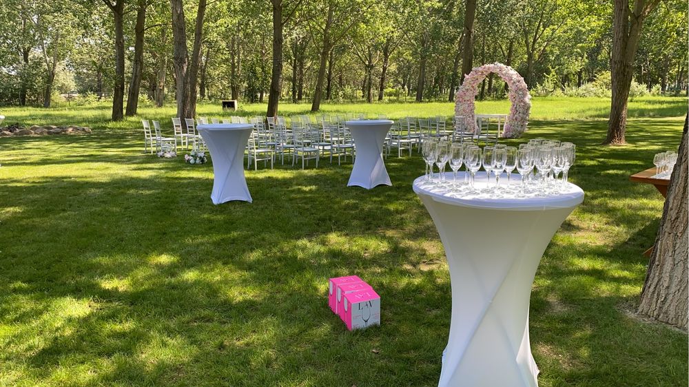 Mese cocktail albe/negre/led de inchiriat