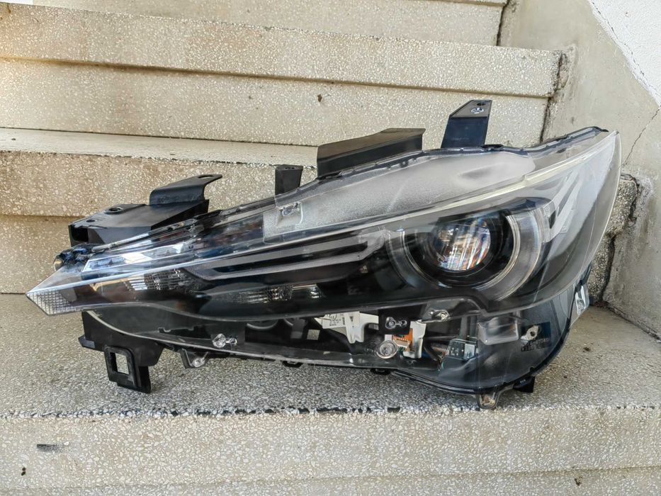 Фар Mazda CX5 17-22 г. LED ляв / Фар Мазда ЦХ5 Оригинален