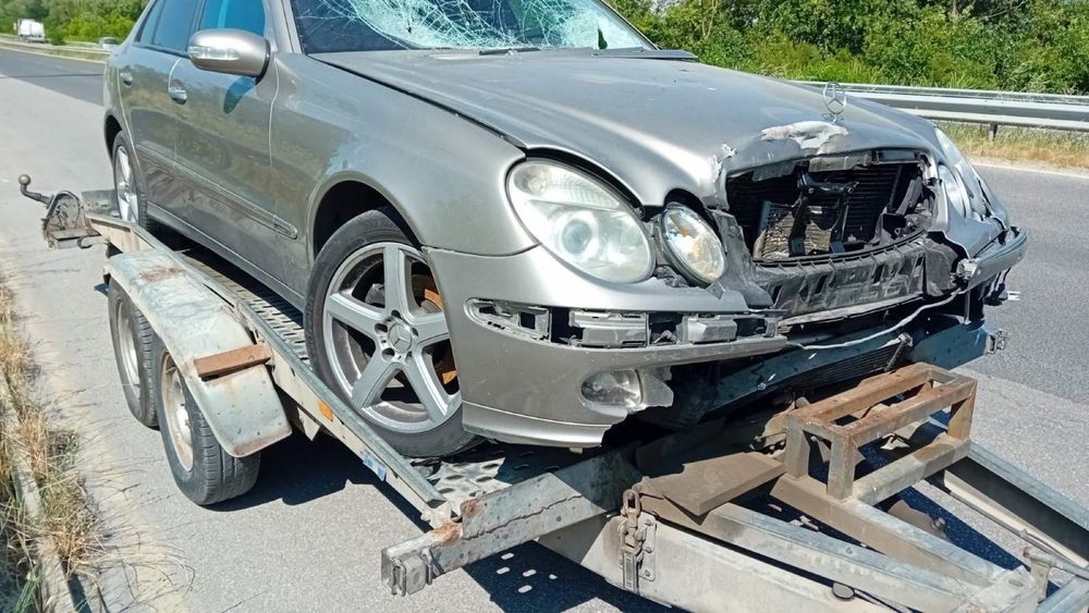 Продава се само на части Mercedes E270 CDI E280CDI 2003 год