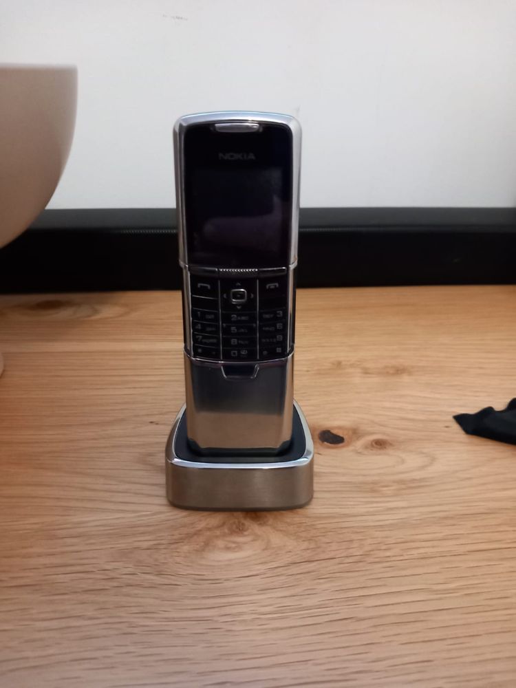 De vanzare Nokia 8800 cu stander