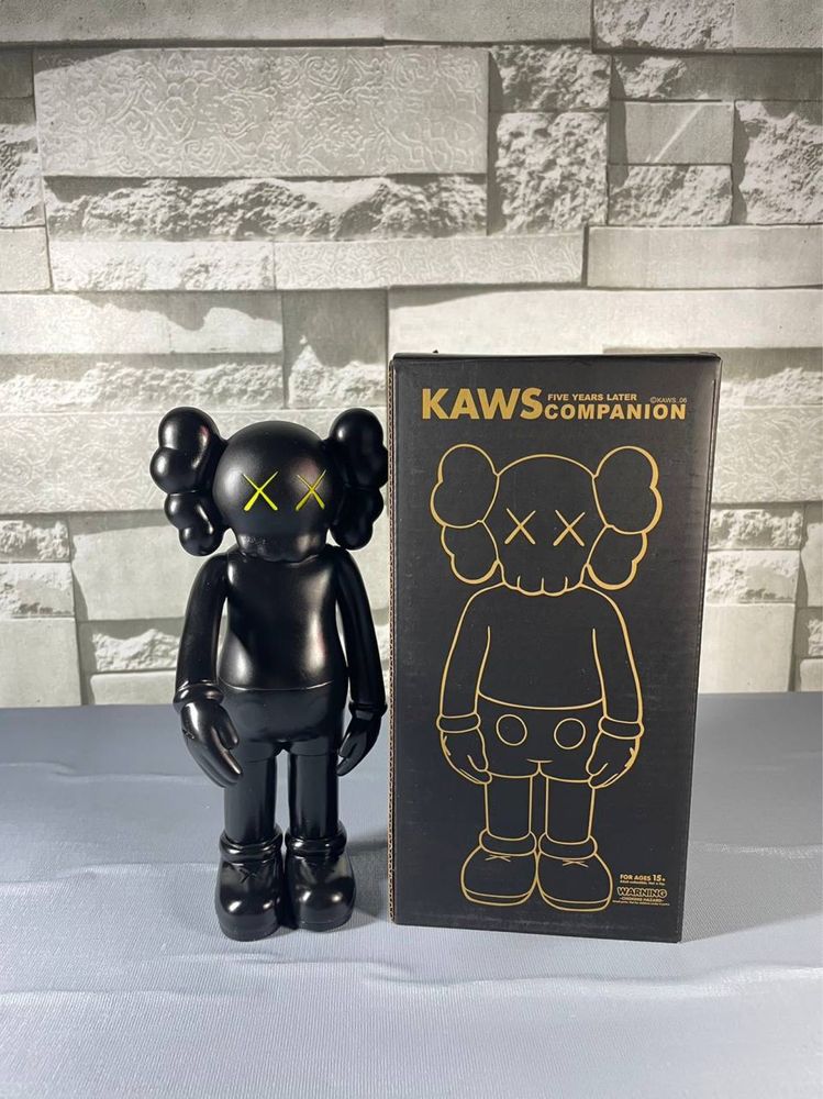 Фигурки KAWS