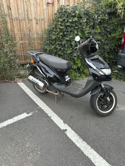 Scuter in 2 timpi Explorer Spin GE50