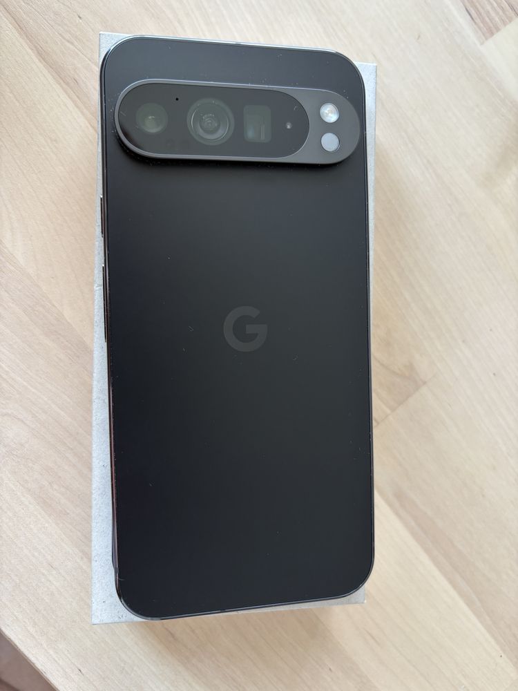Google Pixel 9 pro XL obsidian (black) 16/128 GB Като Нов !