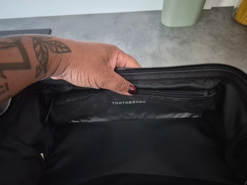 Несесер Beis в черно