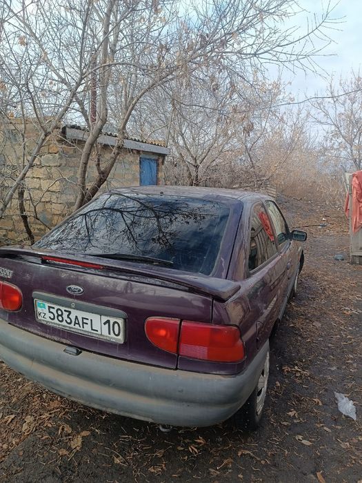 Продам машину форд