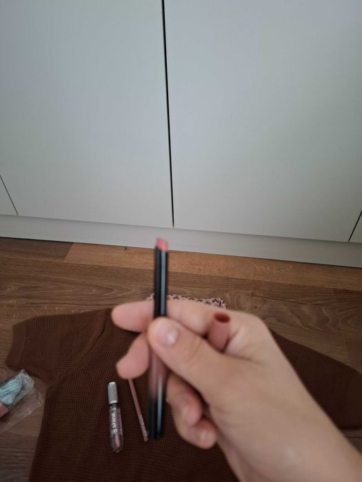Tricou tricot mărimea S ,ruj+ creion ,gloss buze toate noi