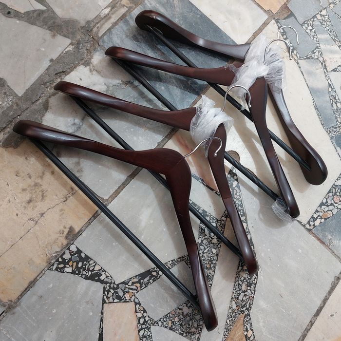 Yogʻochdan yasalgan kiyim uchun veshilka Xitoy mahsuloti