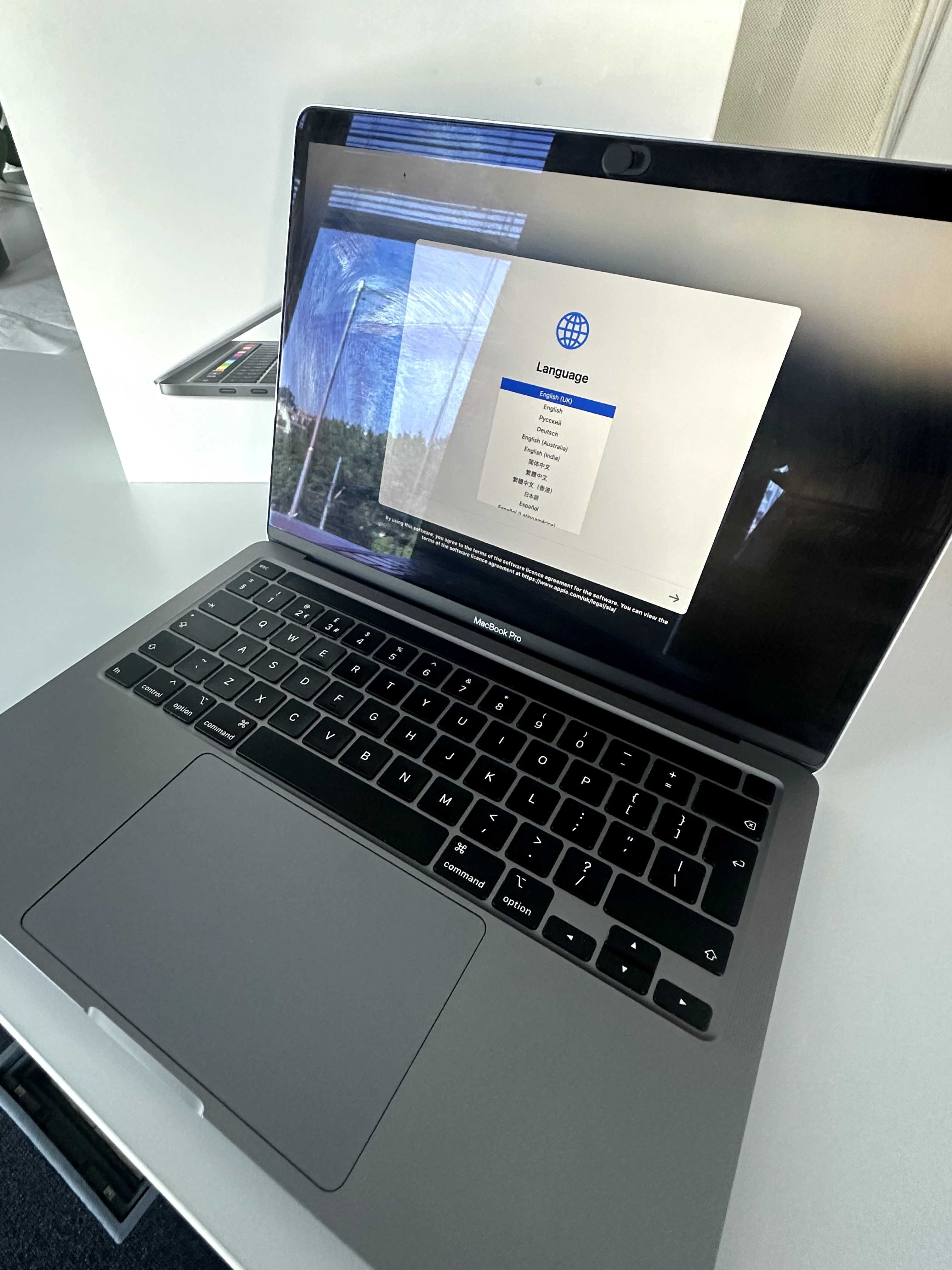 MacBook Pro 2020 13-inch, 16GB, 1TB