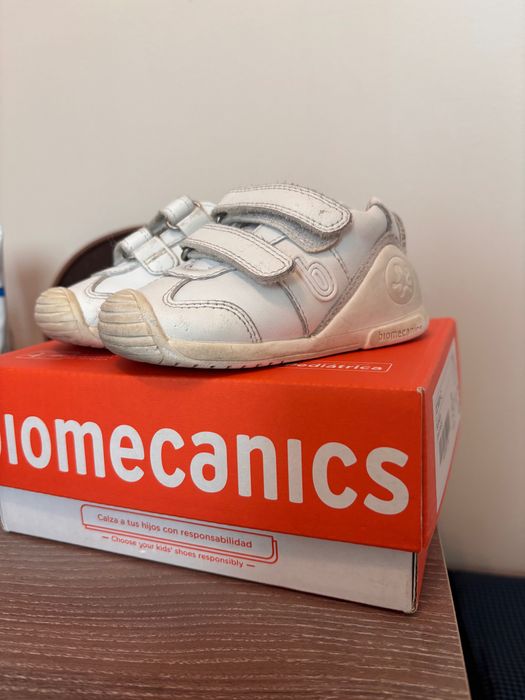 Маратонки Biomechanics размер 19