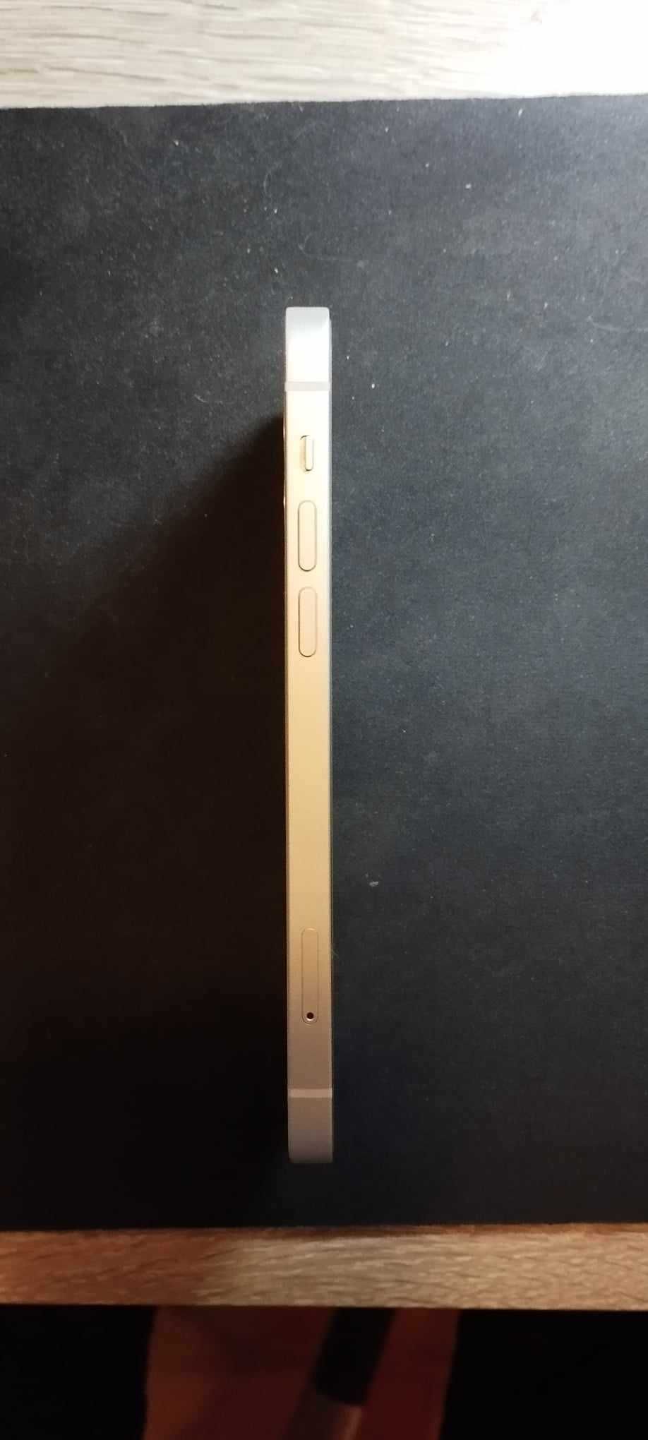 Продавам IPhone 12  128 G