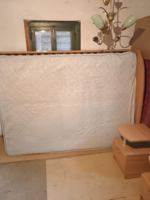 Mobilă veche de dormitor