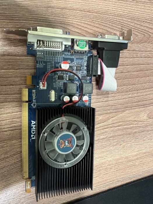 Видеокарта Radeon HD 7450/2 гб