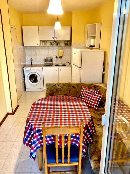 Дава се под наем Едностаен апартамент в Бургас, Славейков - 40 кв.м за 178.5 € - Снимка #2