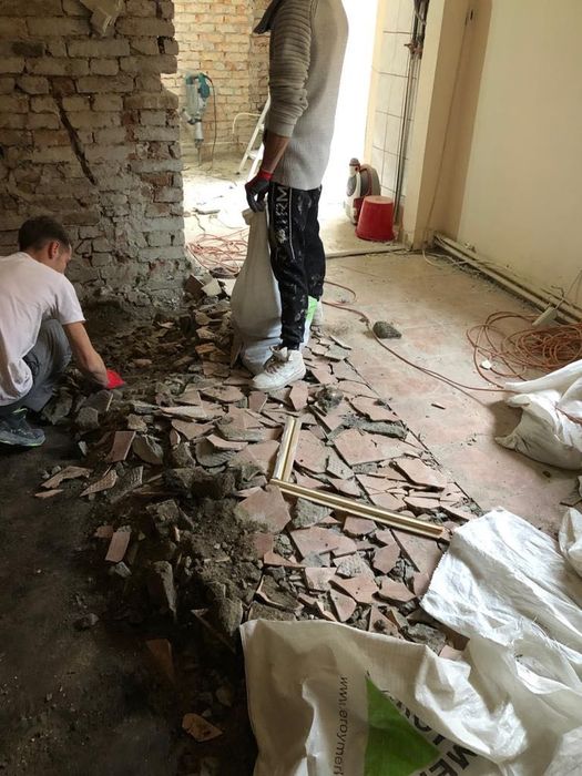 Executam demolari profesionale si rapide,taieri beton,decupaje,gresie.