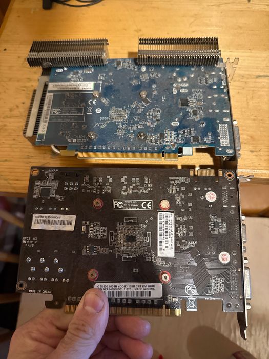 Продавам 2 видео карти по 1 гб бройката