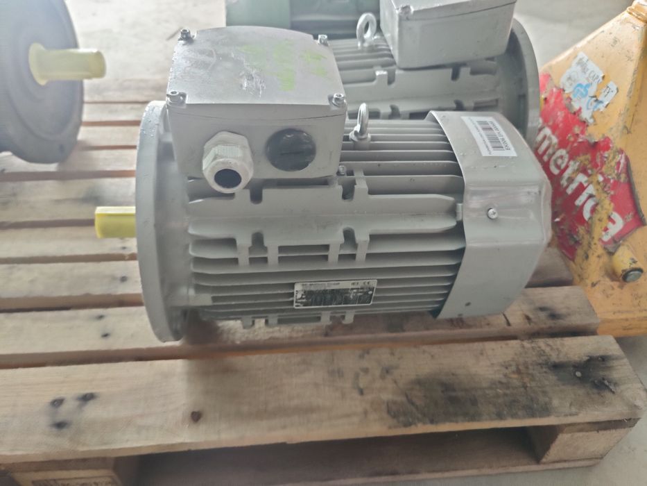 Motor electric trifazat cu flanșă, 4kW, 3000rpm, 380V