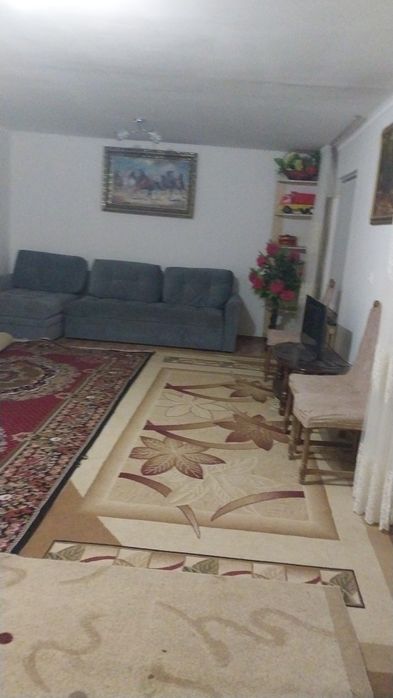 Шанхайда времянка бар екі бөлмелі бакалейторг жанында орналасқан, хаба