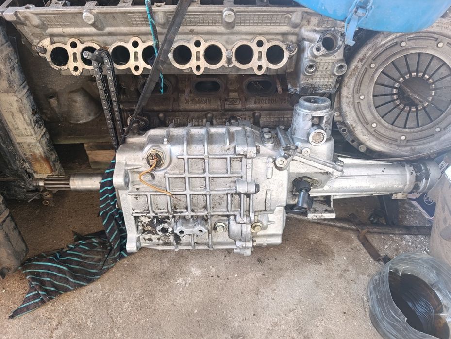 Кпп на газель и кожух и.т.б есть запчастьей