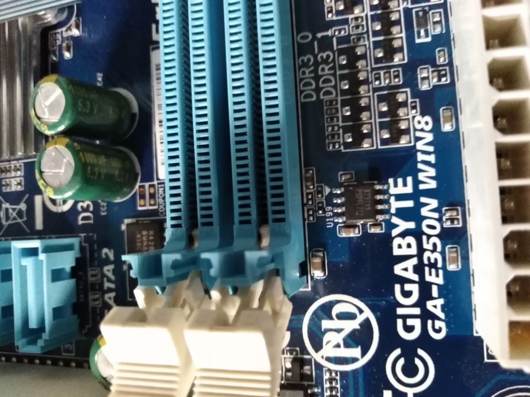 Дънна платка  Gigabyte GA-E350N win8 с процесор AMD