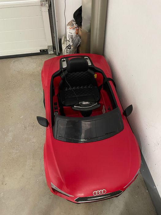 Mașinuța electrică pentru bebe