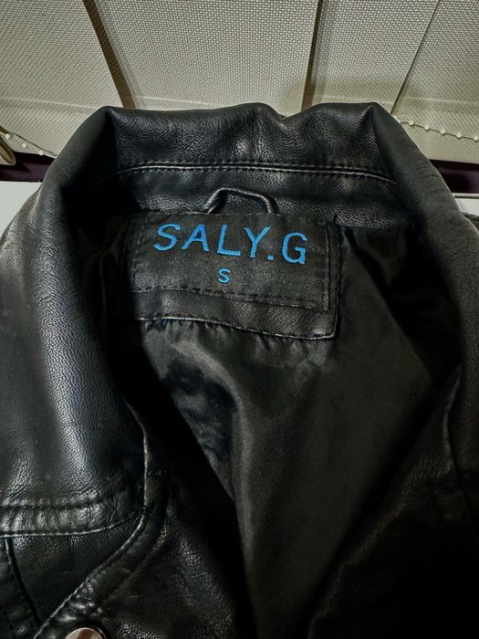 Дамско кожено яке