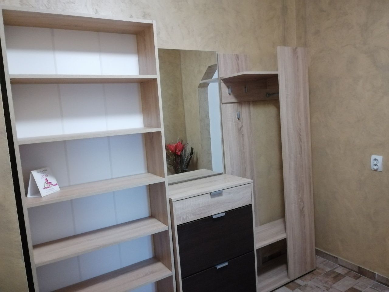 Închiriez apartament 3 camere