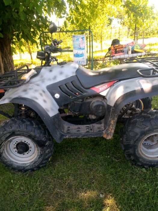 Vând ATV Linhai 300.