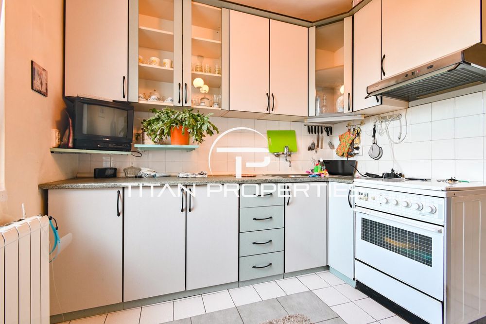 Дава се под наем Тристаен апартамент в София, Зона Б-18 - 118 кв.м за 650 € - Снимка #4