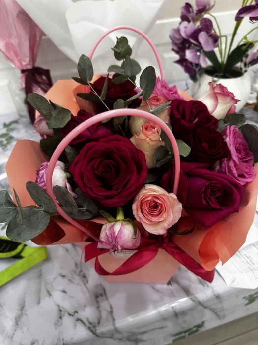 Букет цветов свежее в нормальном состоянии!