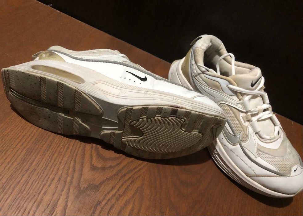 Кроссовки Nike утеплённые 43 р. оригинал как рабочий вариант.