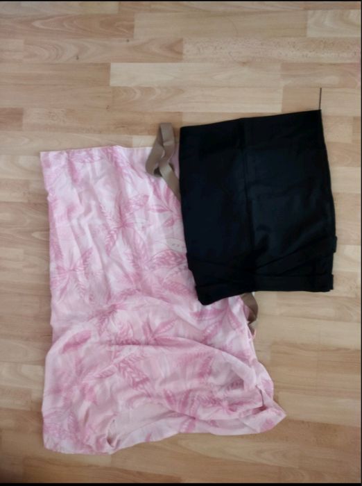 Микс дрехи и чифт обувки