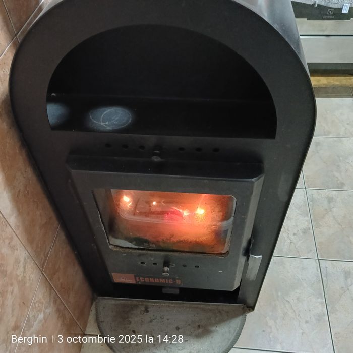 Șemineu lemne folosit că termosemineu
