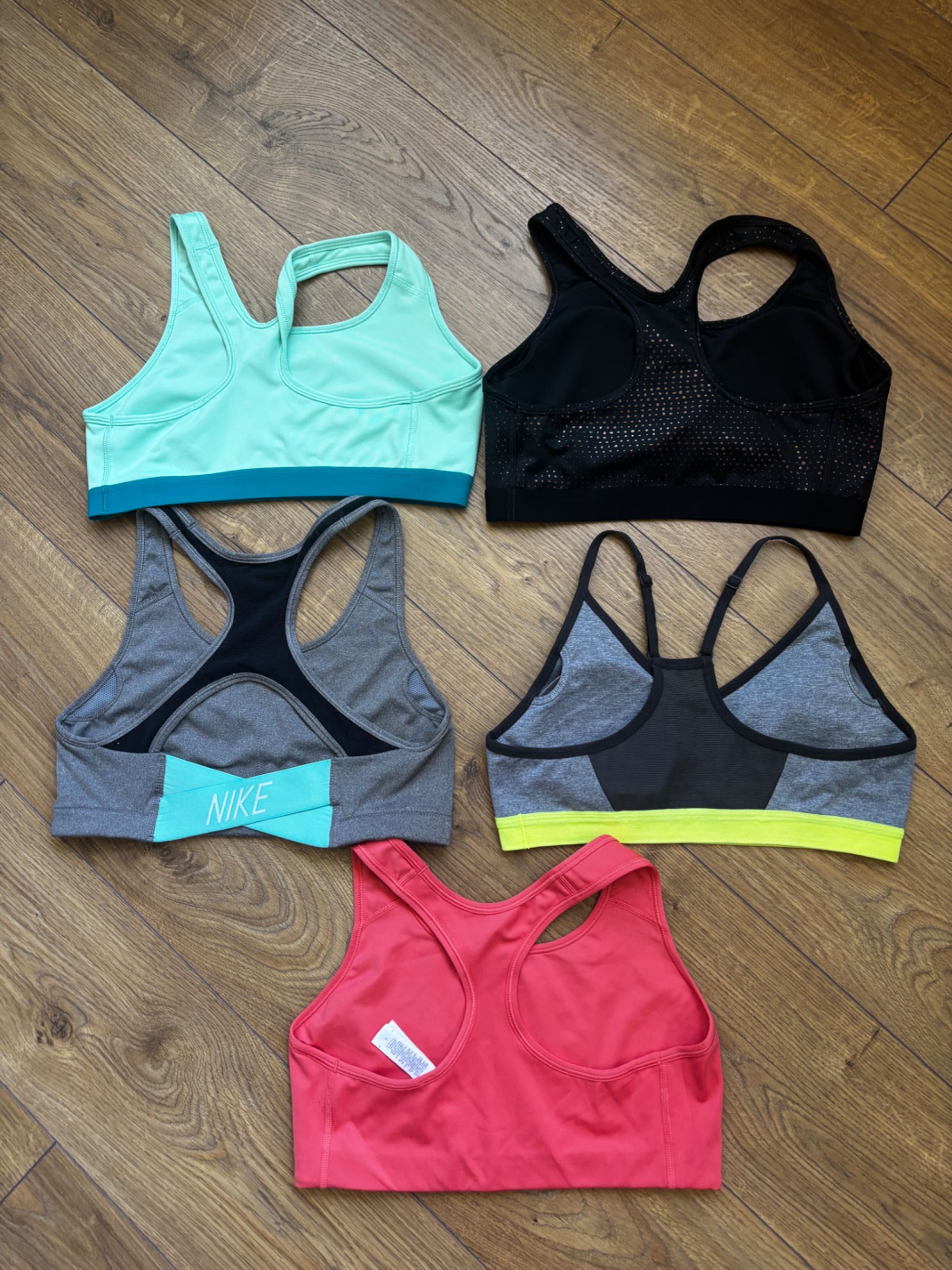 Спортни бюстиета/ Nike