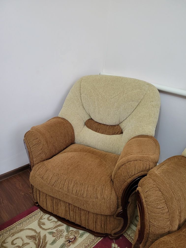 Комплект мебели(раскладной диван-кровать и два кресла)