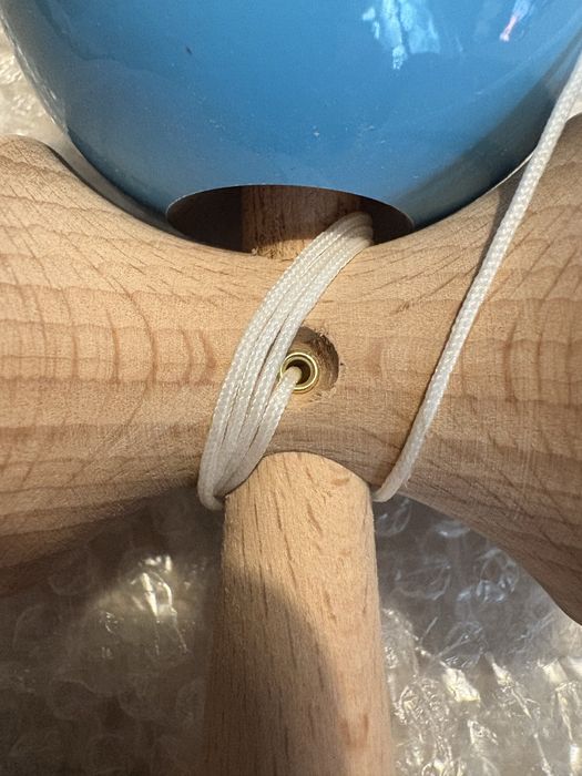 Kendama albastra, noua