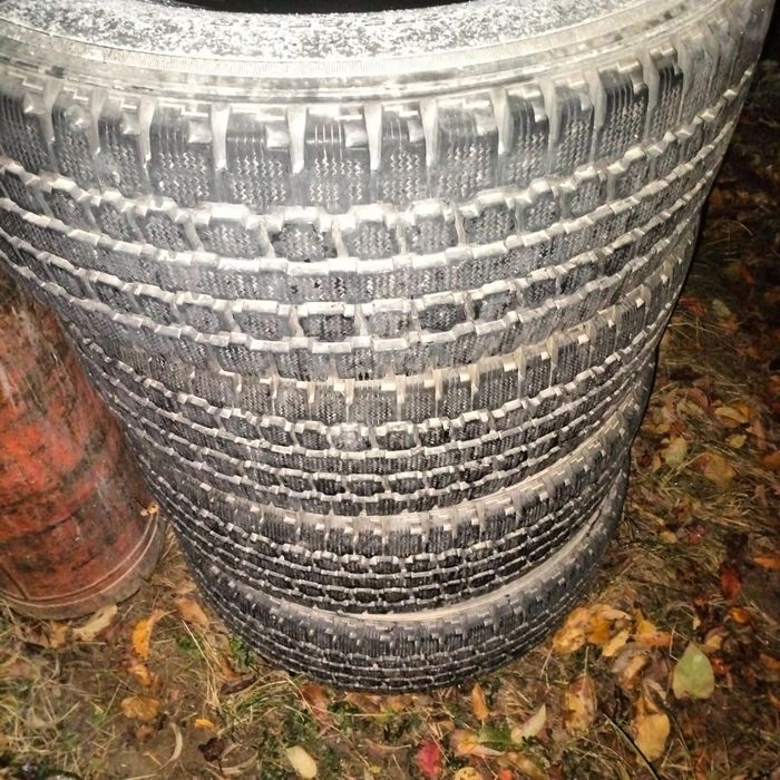 Продам зимние шины на внедорожник