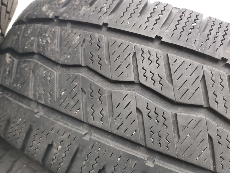 4бр Зимни гуми за бус 225 70 15 С - Hankook