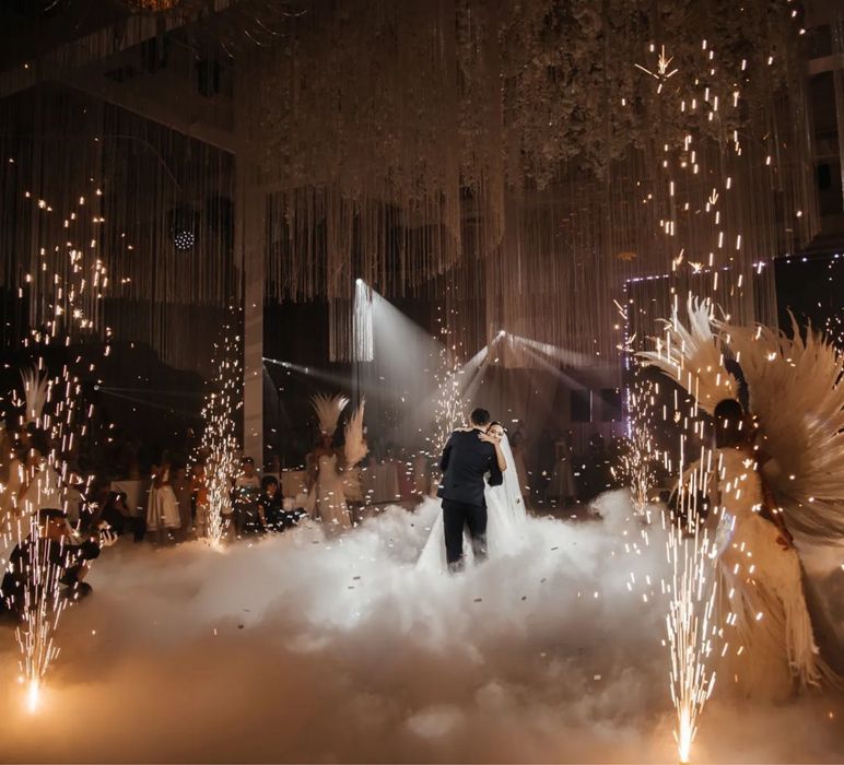 Танец Тяжелый дым фонтан фейерверк поздрав ДР дымные пузыри