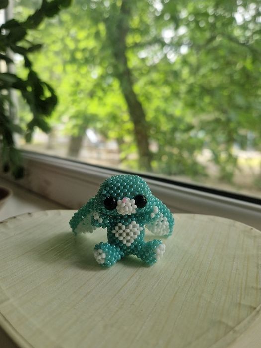 Фигурка зайчик из бисера