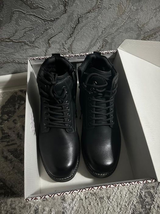 Новый мужской ботинка