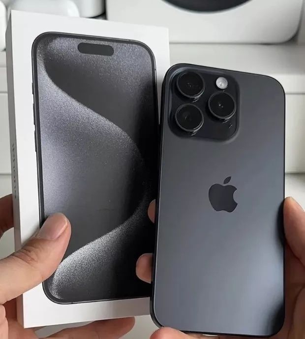 iPhone 15 Pro Max + Airpods 3 original
256GB Black Titanium