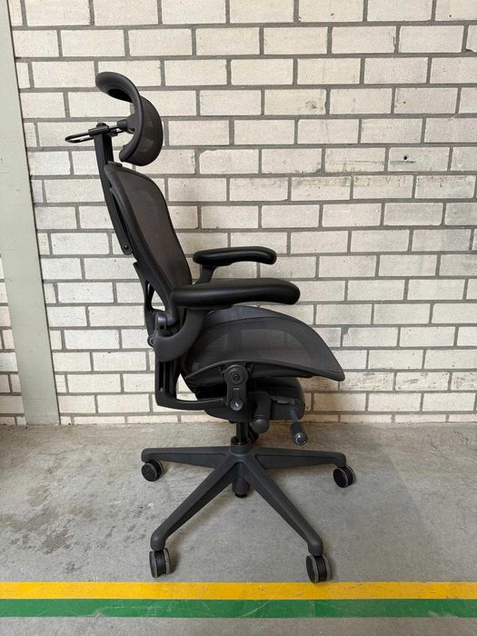 Refurbished Herman Miller Aeron Remastered Graphite (Atlas Headrest)