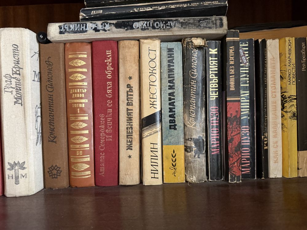 Стари книги в много добро състояние