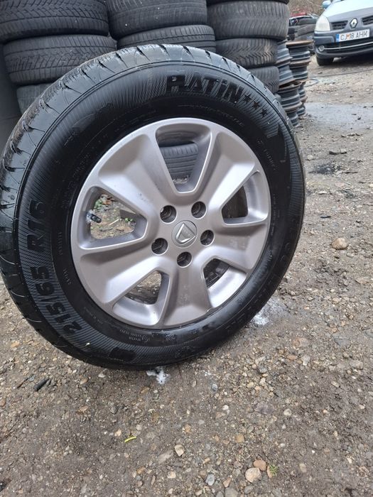Vand roata R 16 dacia dastar cu senzor și anvelopa 215 65 16 iarna