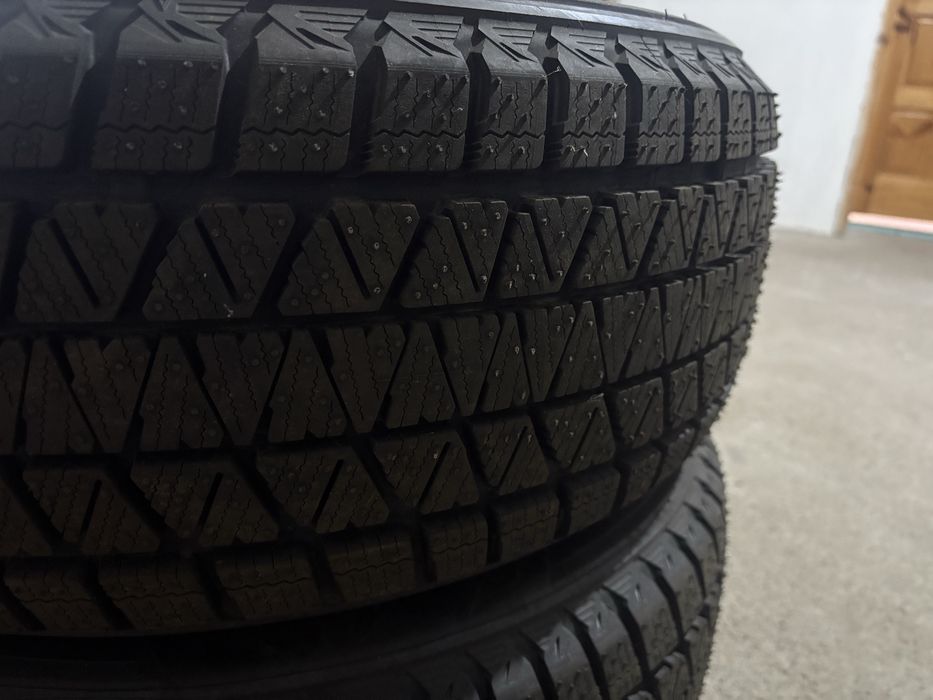 2 бр. Зимни гуми Bridgestone 235/ 55/ 19 DOT 2424