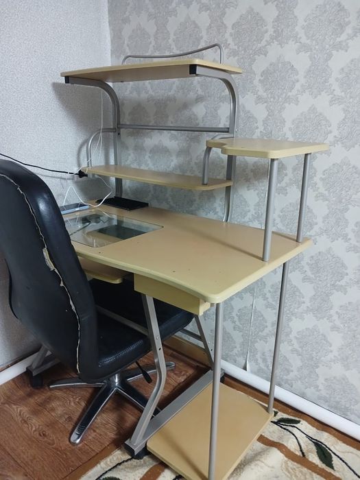Продам компьютерный стол