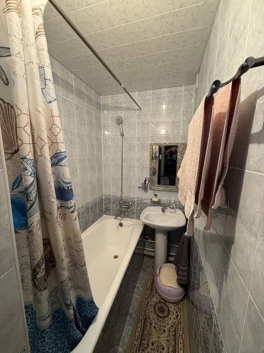 4/1/5 (1 этаж). Сергели 4. Квартира 91 м², с ремонтом. До метро - 700м