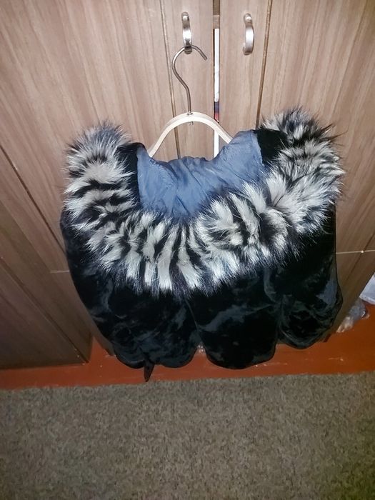 Продам  шубу  маской  котик    женскаю  раз  48