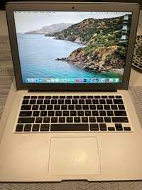 Laptop Macbook 13 inch early 2015 i5

Procesor 1.6 ghz intel i5
Memori